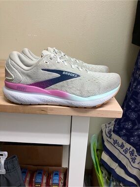 Brooks Ghost Women's Running Shoes - Light Gray with Pink & Teal Accents
